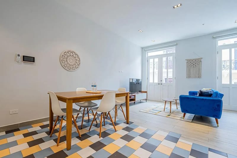 Airy 1BR in Casco Antiguo w/ Balcony