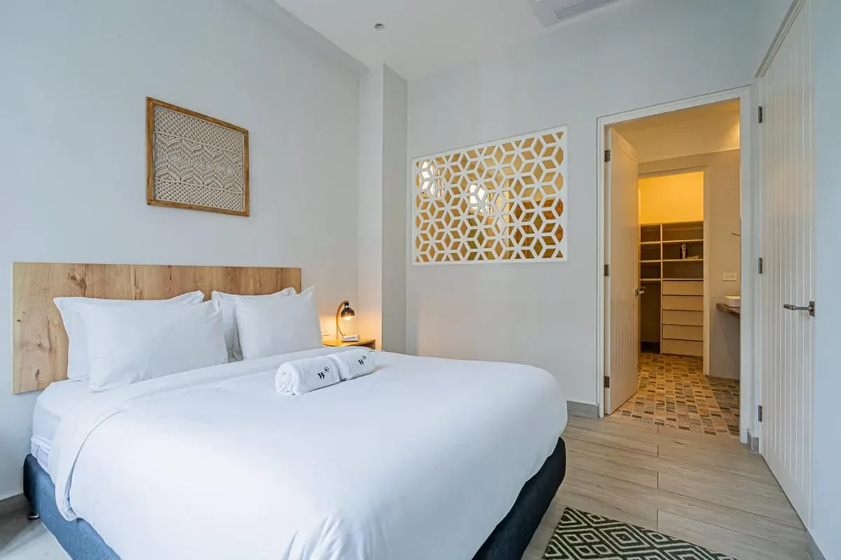 Airy 1BR in Casco Antiguo w/ Balcony