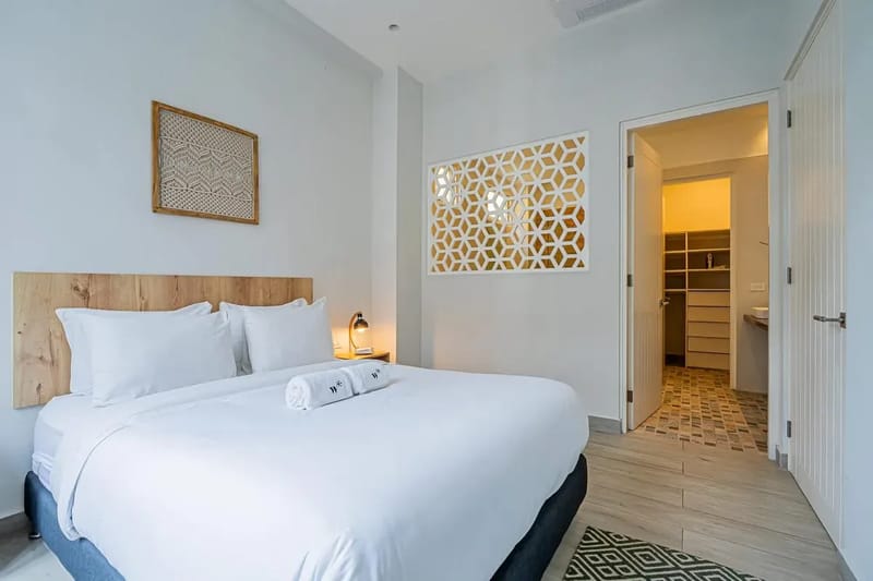 Airy 1BR in Casco Antiguo w/ Balcony