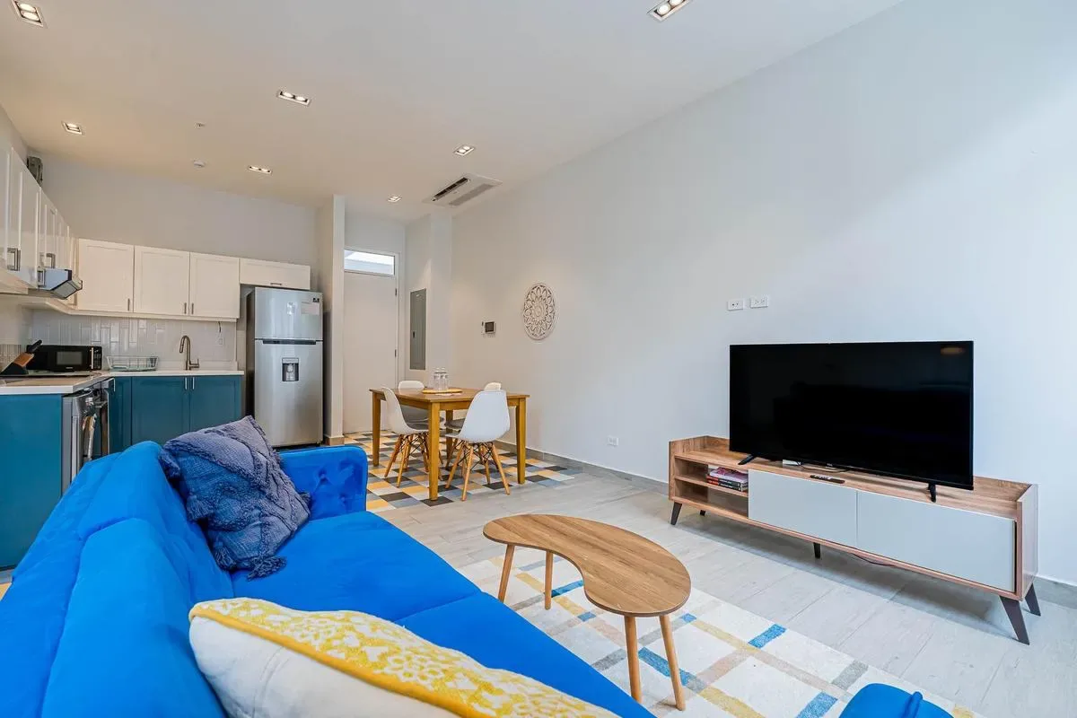 Airy 1BR in Casco Antiguo w/ Balcony
