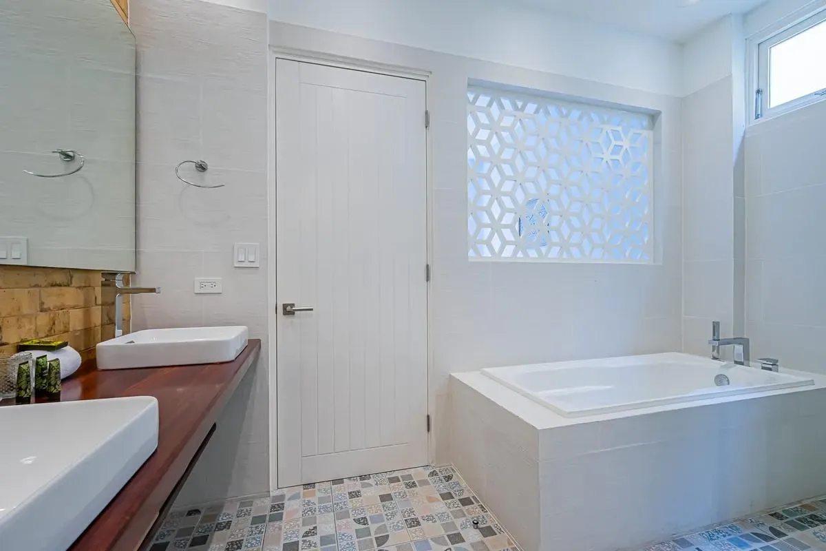 Airy 1BR in Casco Antiguo w/ Balcony