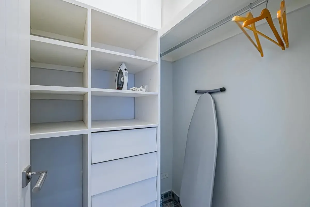 Airy 1BR in Casco Antiguo w/ Balcony