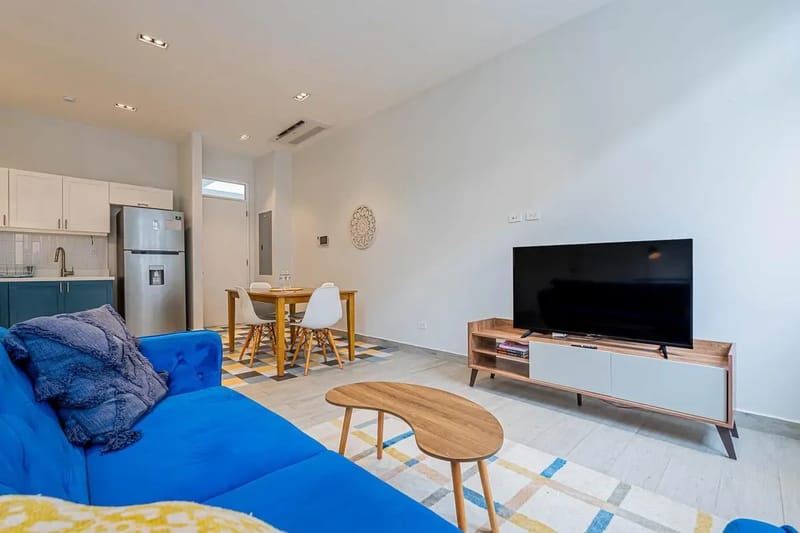 Airy 1BR in Casco Antiguo w/ Balcony