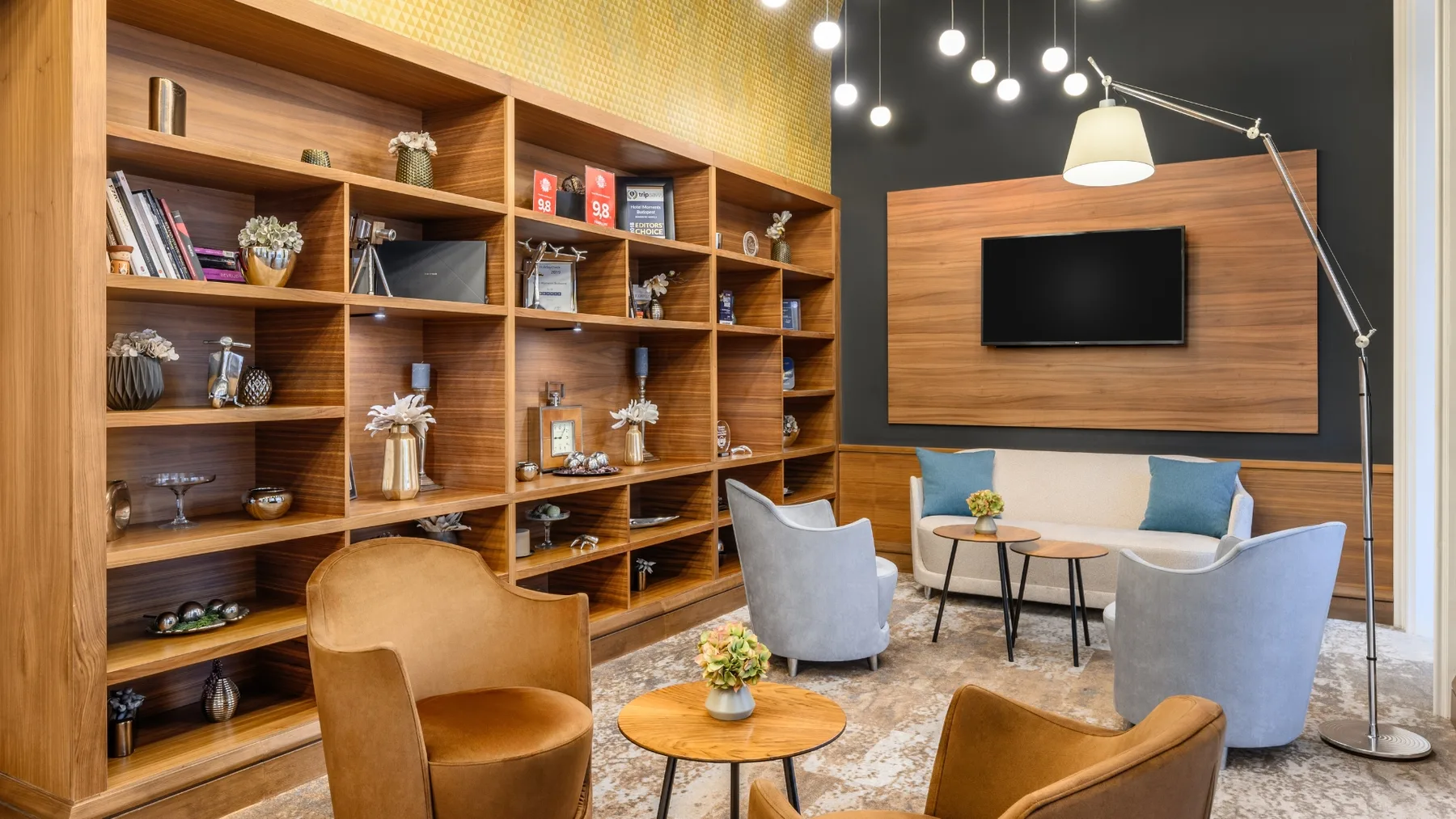 Lounge bar.