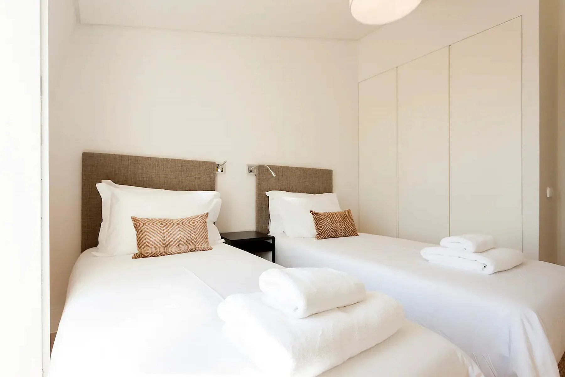 Apartment in Lisbon - FLH Mouraria Art Apartment with Pool