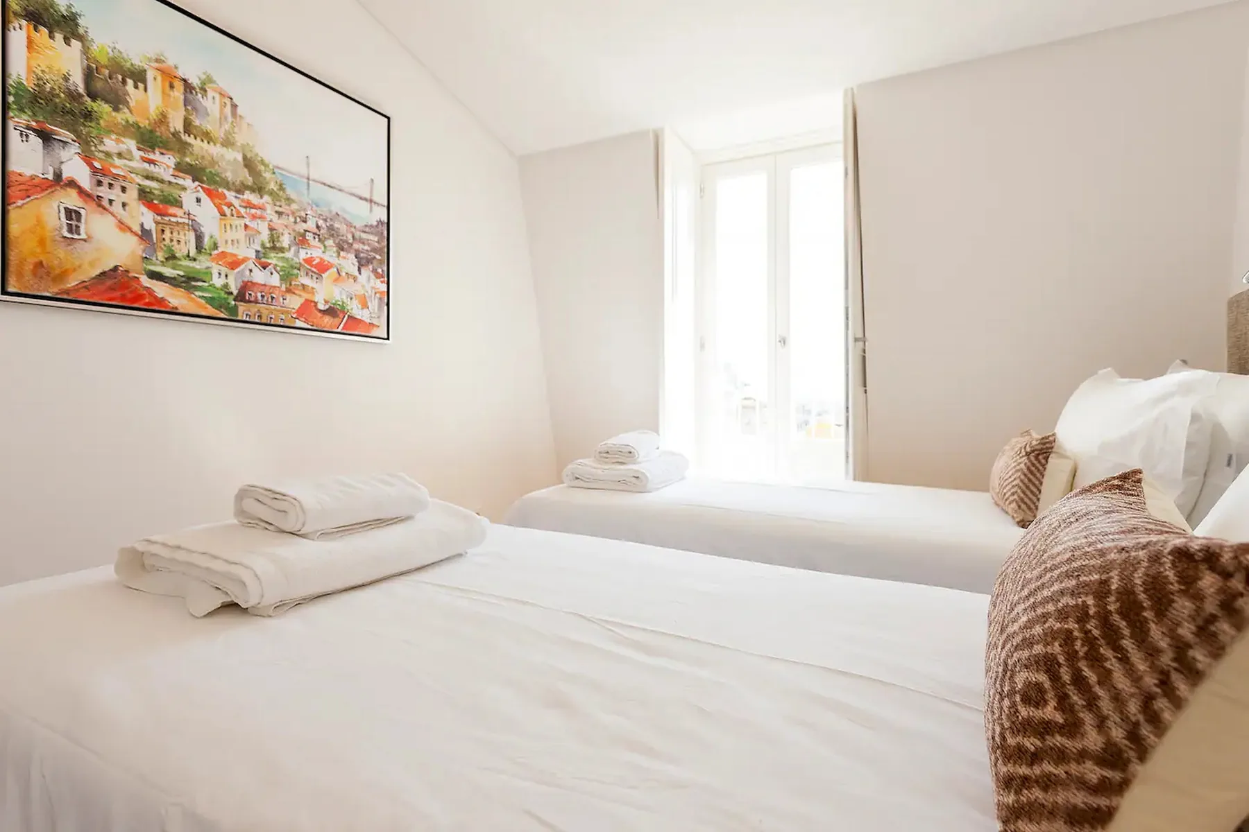 Apartment in Lisbon - FLH Mouraria Art Apartment with Pool