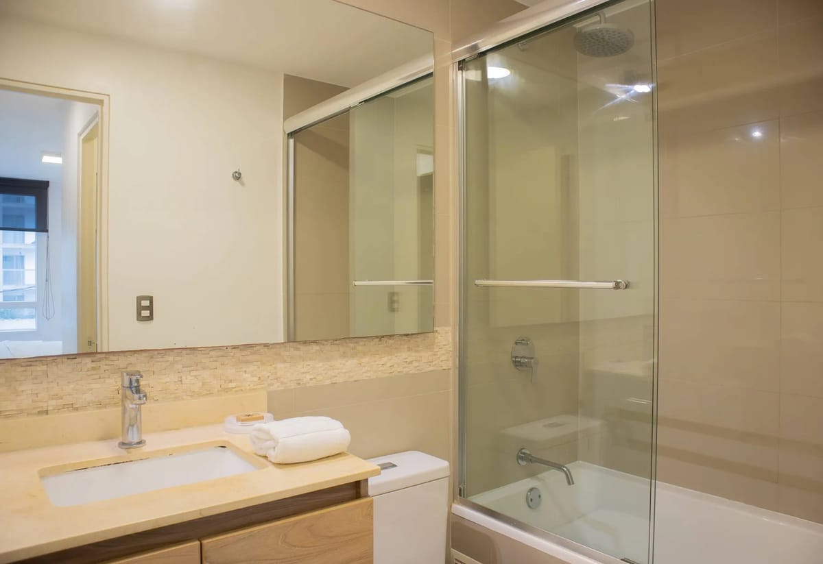 Breezy 2BR in Luxury Building in Barranco