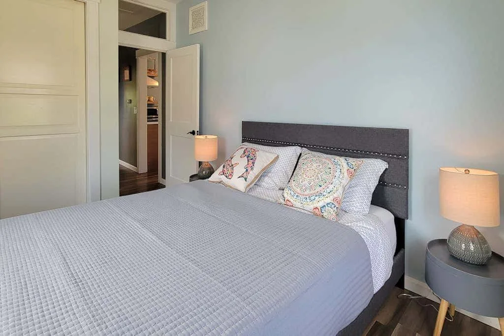 Bedroom with a bed and matching bedside lamps.