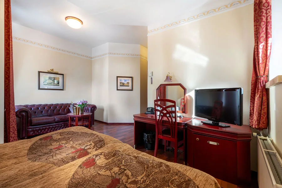 Hotel Astor room image