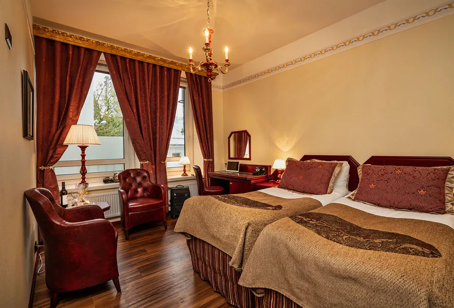 Hotel Astor room image