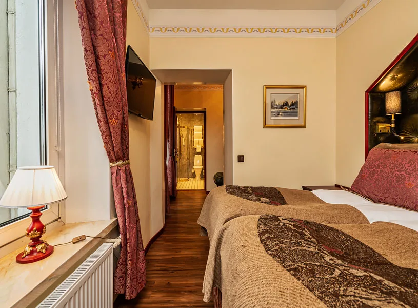 Hotel Astor room image