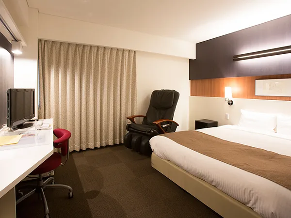 Habitación doble confort con sillón de masaje en el edificio principal