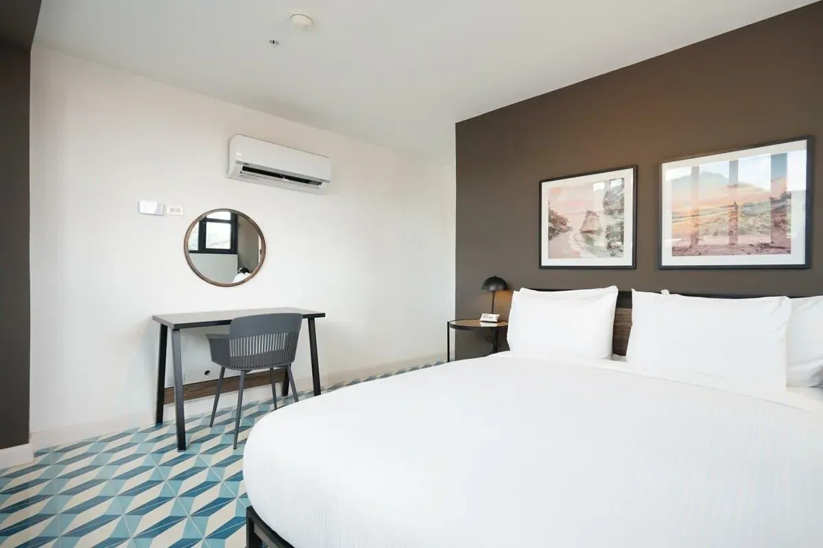 Polished 1BR in Santa Ana