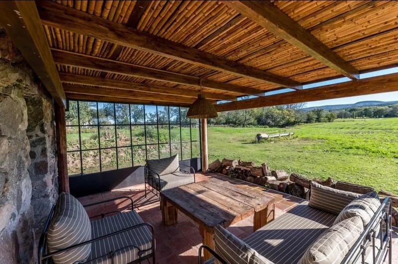 Warm 4BR House w/ Pool & Nature Views