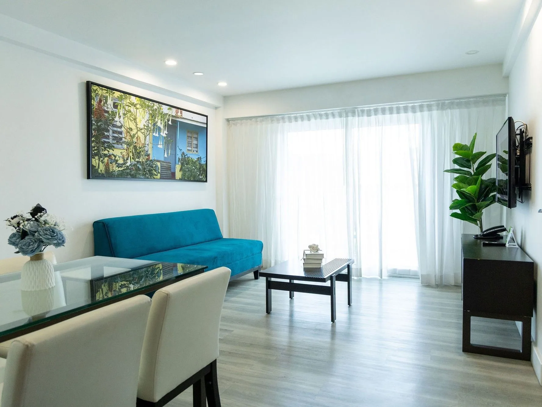 Room interior at R Hotel Kingston.