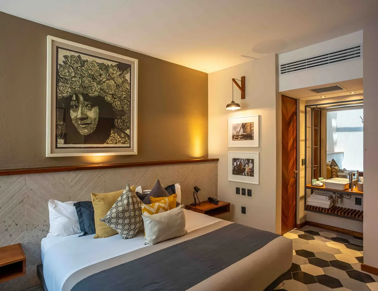 Hotel Criol suite with indoor jacuzzi