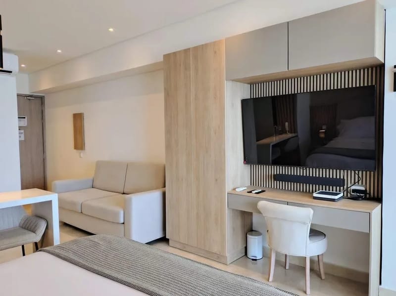 Luxurious Loft w/Balcony in Crespo