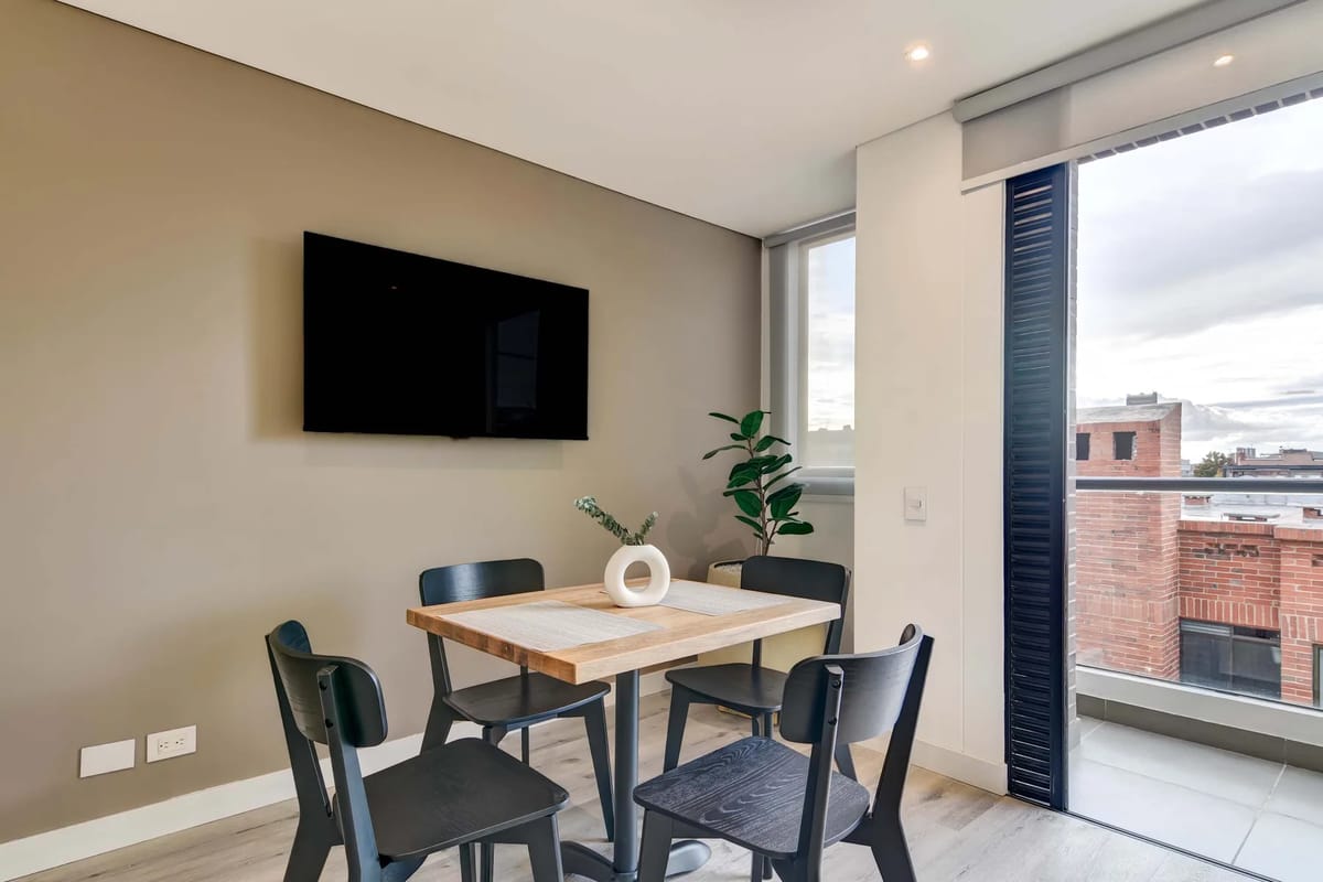 Radiant 2BR in Santa Barbara w/ Balcony