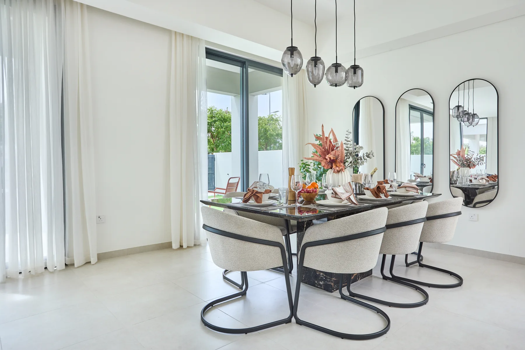 High-End 4BR+Maid's Villa in Ranches - Sleeps 9!