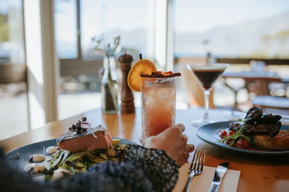 Restaurante junto al lago