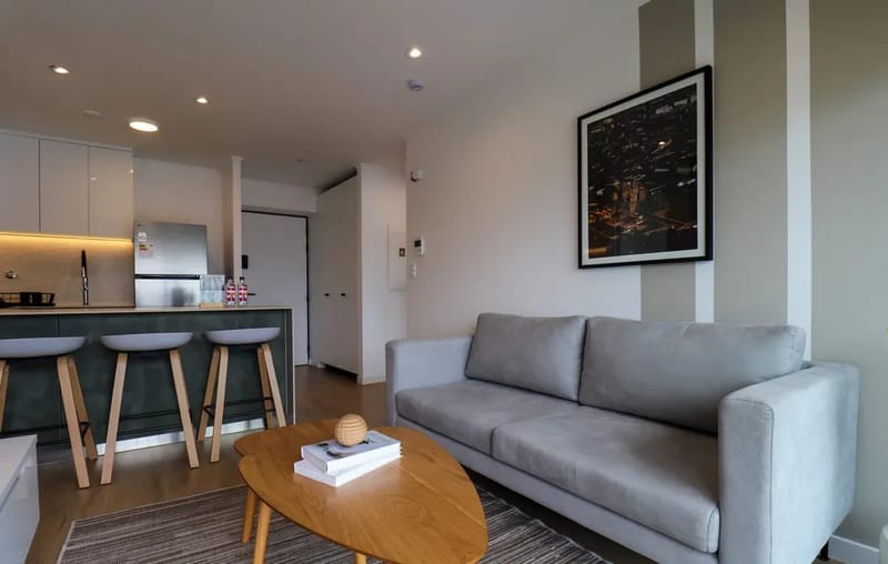 Cityview 2BR w/ Balcony in Miraflores