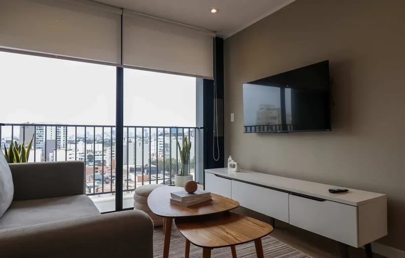 Cityview 2BR w/ Balcony in Miraflores