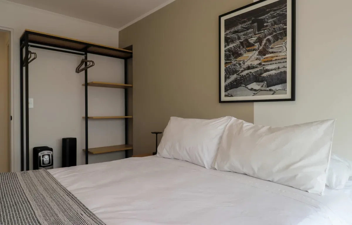 Cityview 2BR w/ Balcony in Miraflores