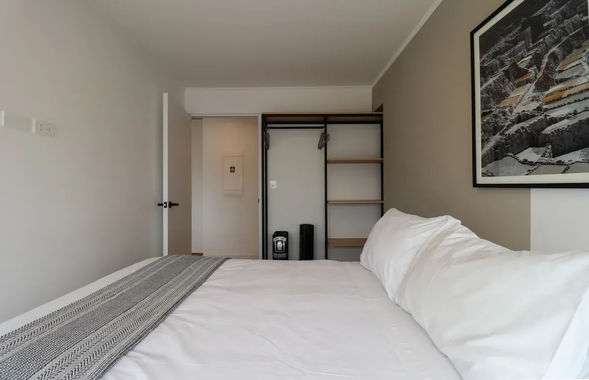 Cityview 2BR w/ Balcony in Miraflores