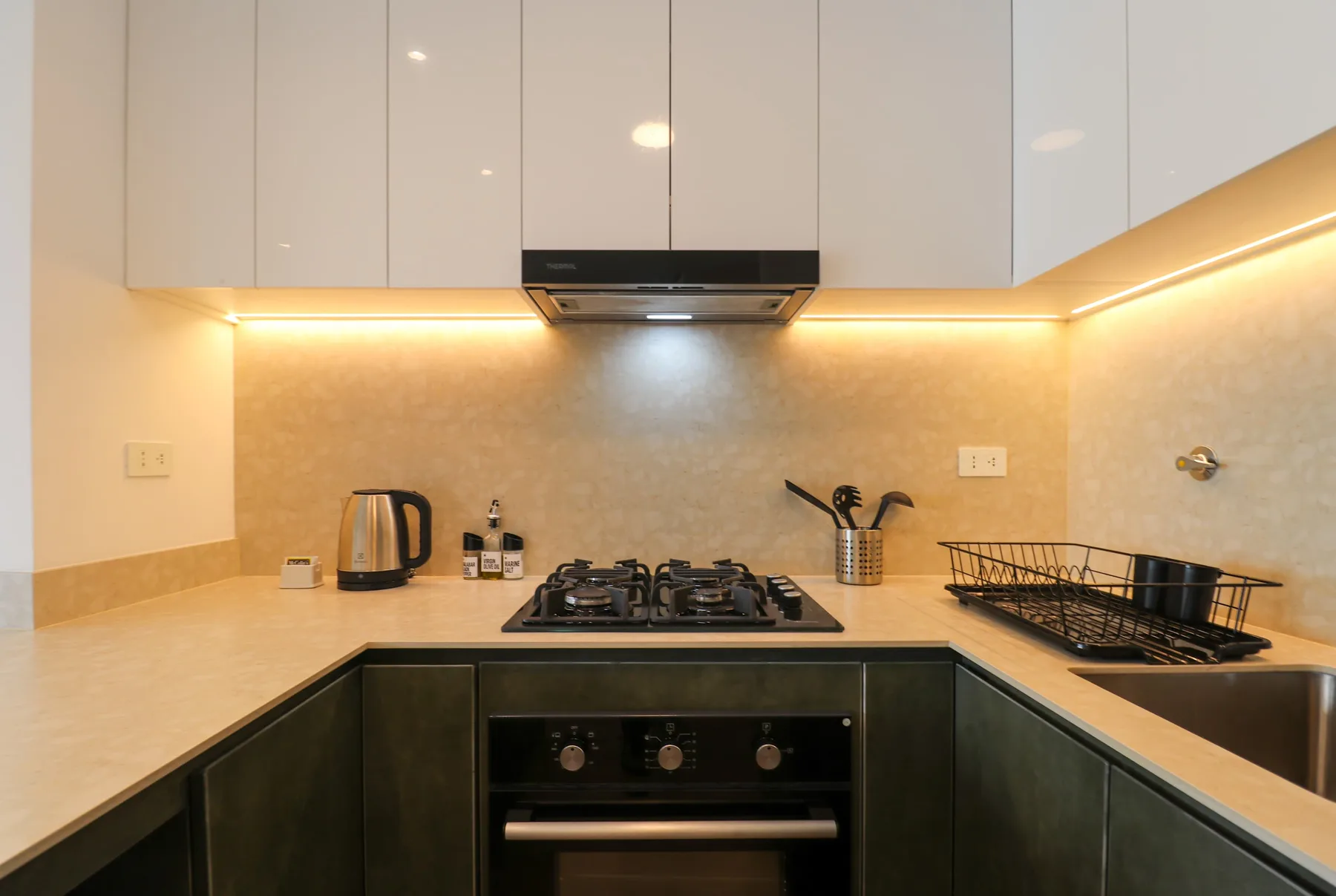 Cityview 2BR w/ Balcony in Miraflores