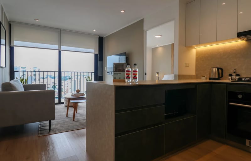 Cityview 2BR w/ Balcony in Miraflores