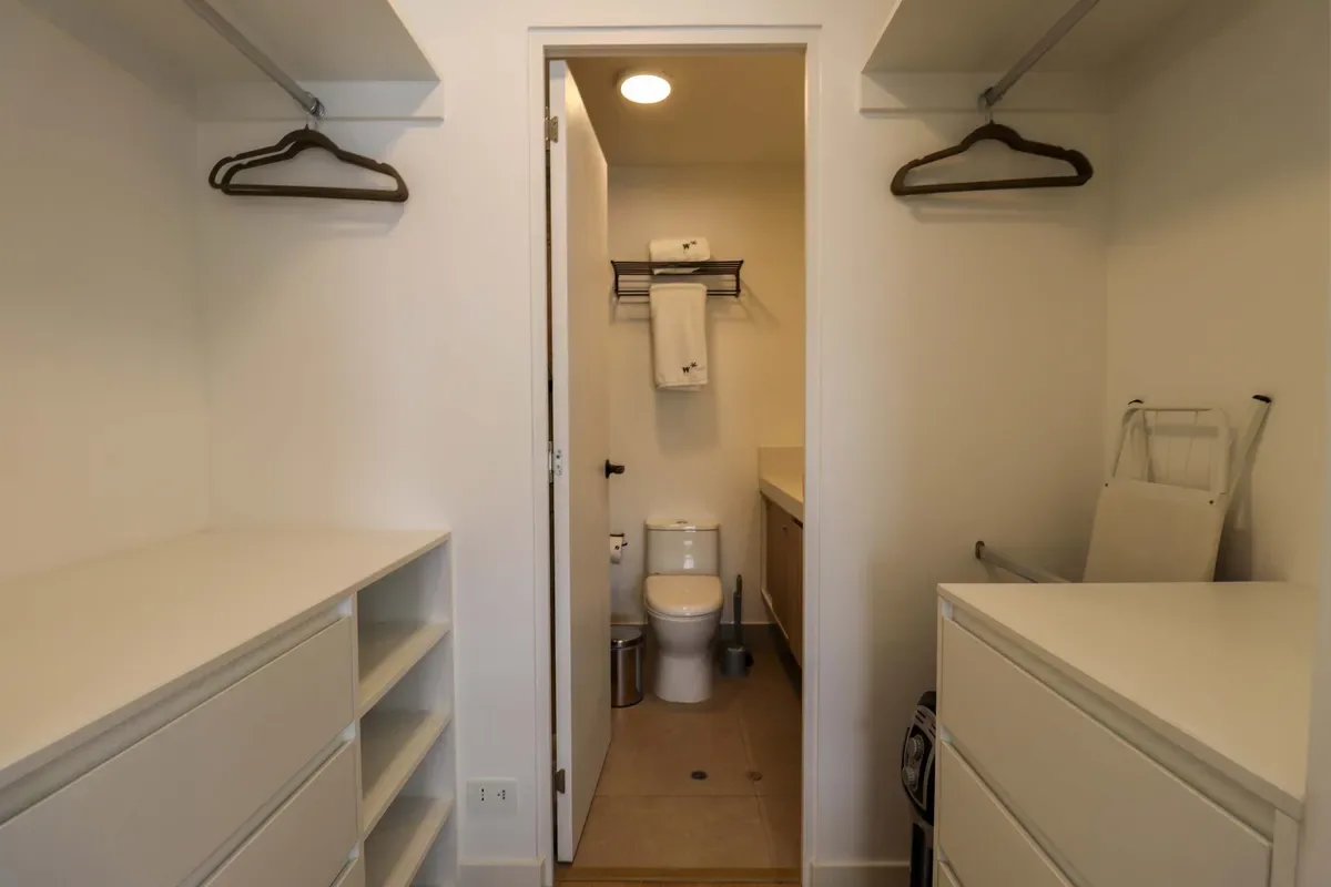 Cityview 2BR w/ Balcony in Miraflores