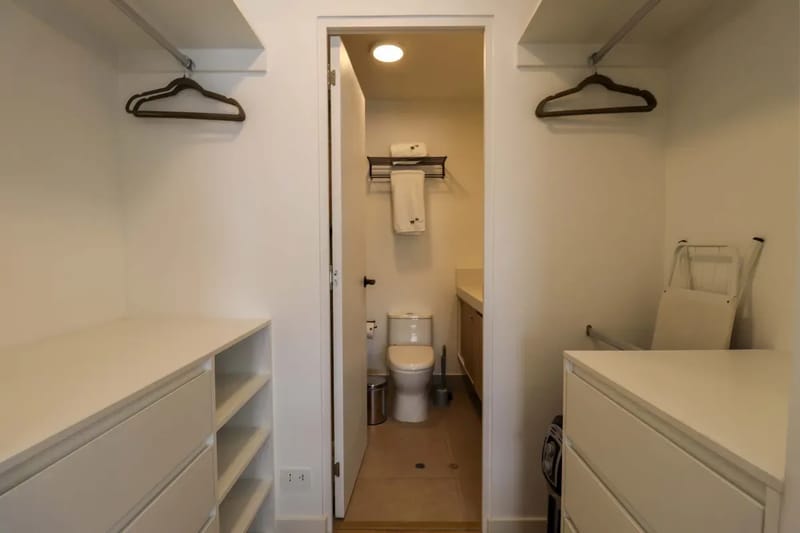 Cityview 2BR w/ Balcony in Miraflores