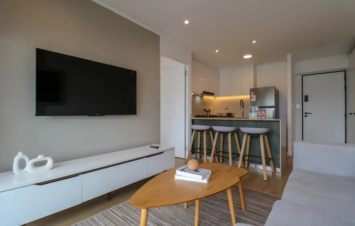 Cityview 2BR w/ Balcony in Miraflores