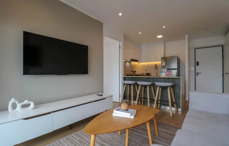 Cityview 2BR w/ Balcony in Miraflores