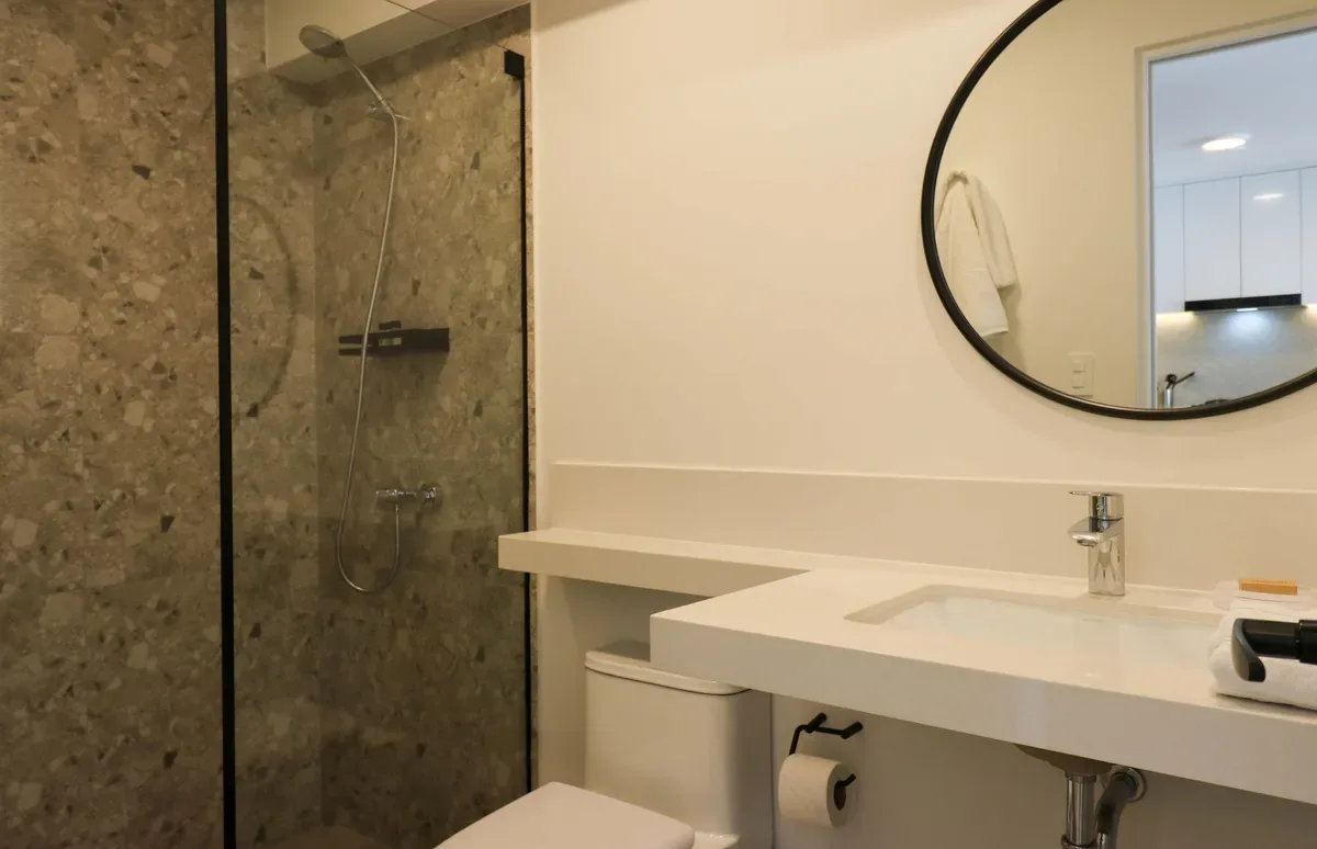 Cityview 2BR w/ Balcony in Miraflores