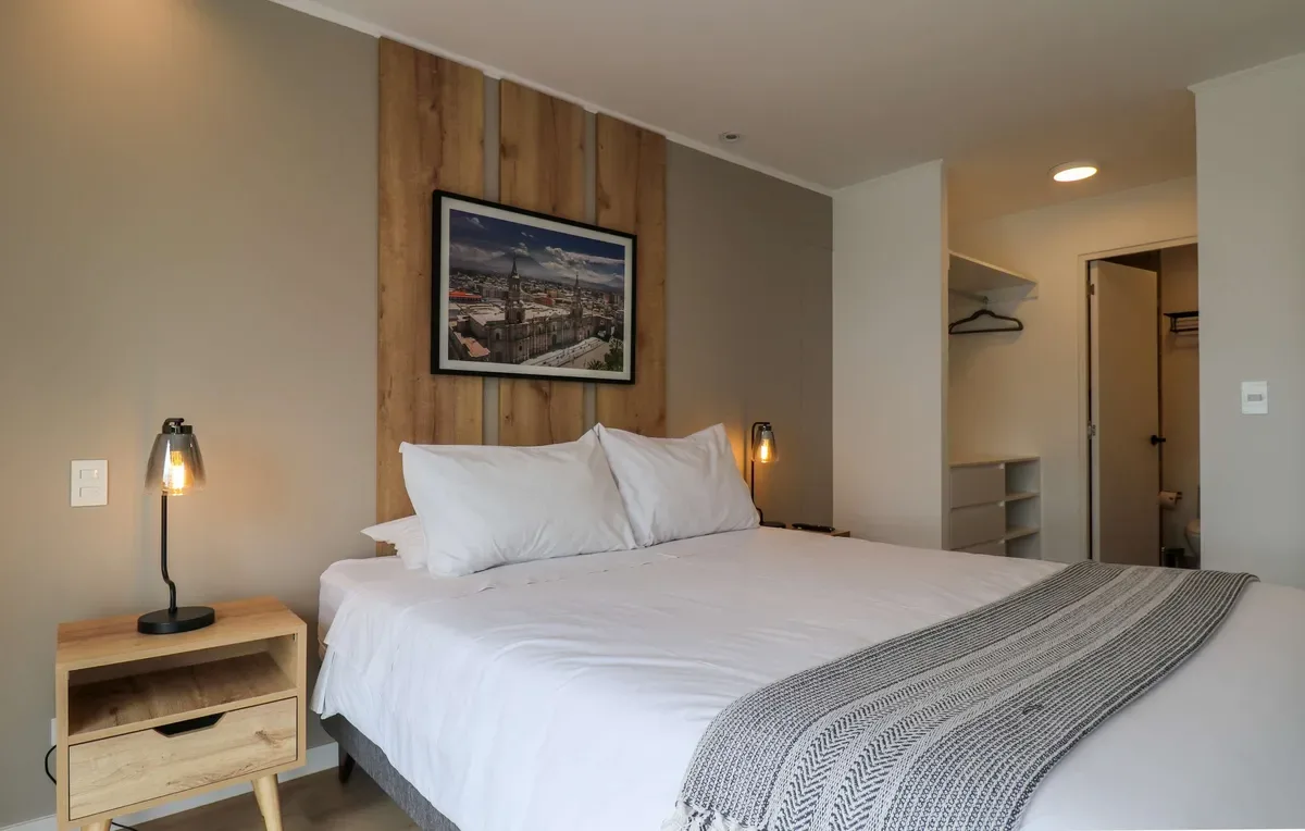 Cityview 2BR w/ Balcony in Miraflores