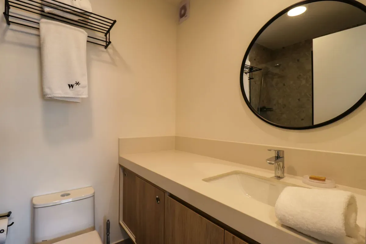 Cityview 2BR w/ Balcony in Miraflores