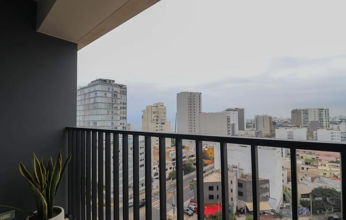 Cityview 2BR w/ Balcony in Miraflores