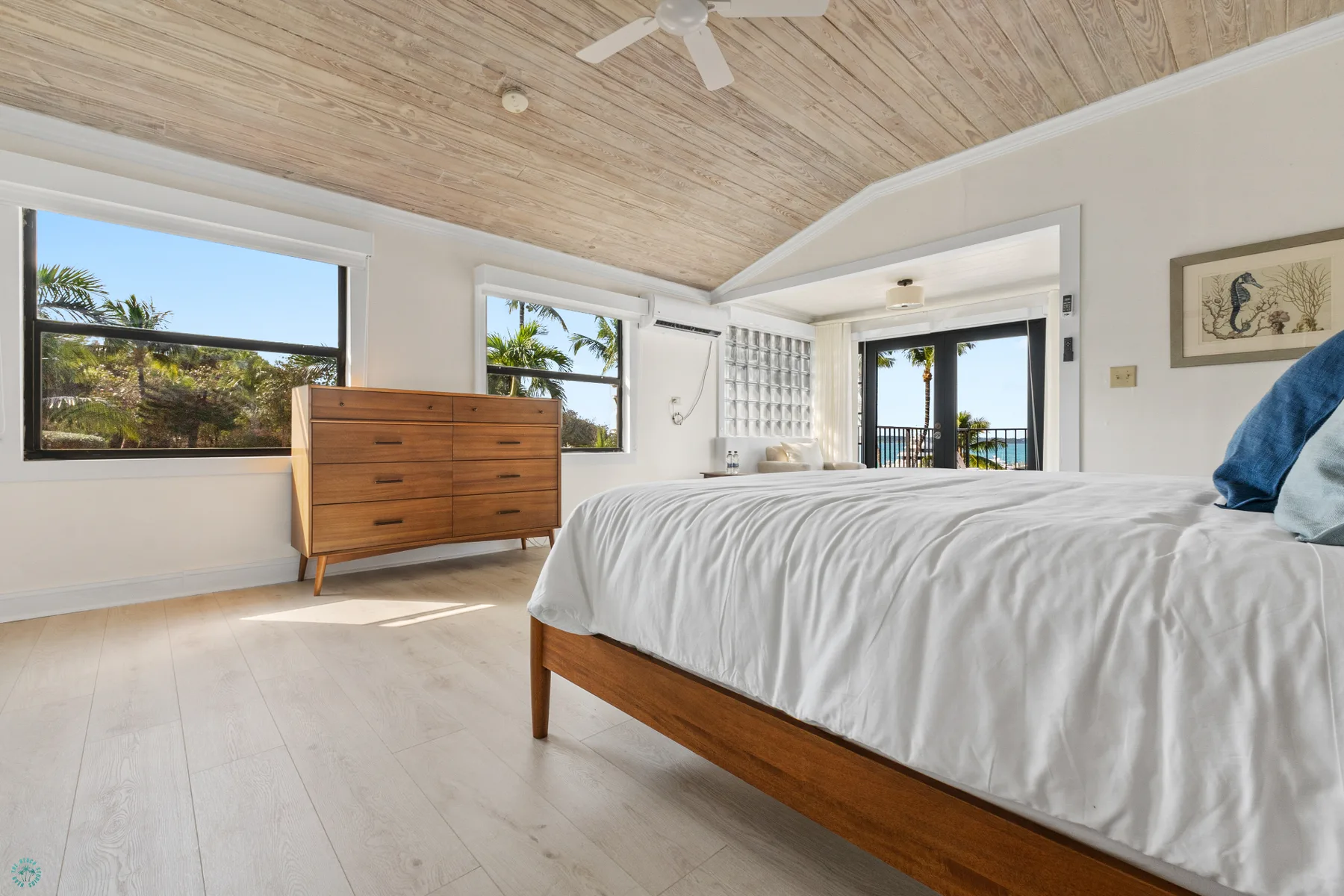 King with Waterfront View bedroom
