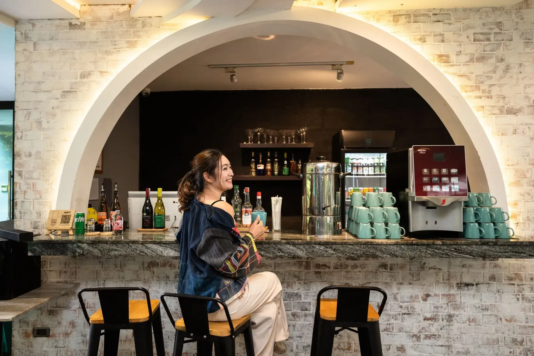 Bar 4K