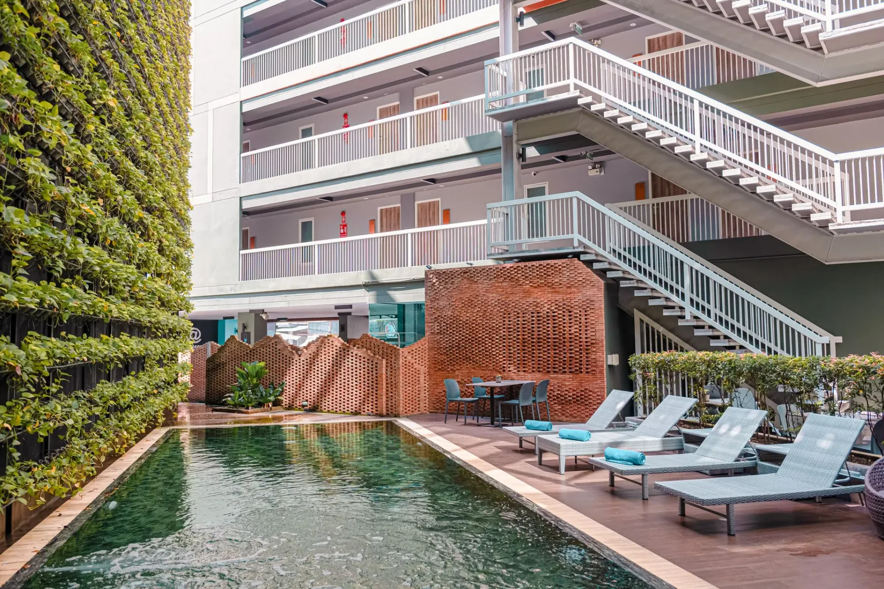 Piscina del hotel