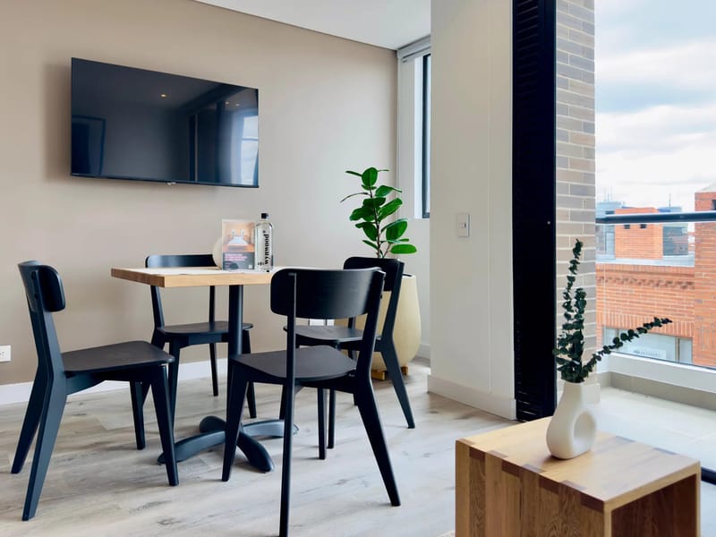 Compact 2BR in Santa Barbara w/ Balcony