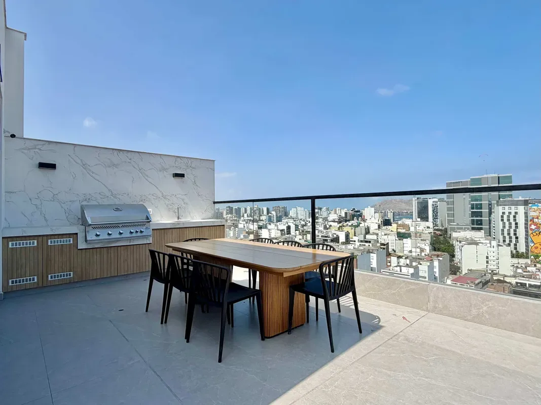 Luxury 3BR w/ Balcony in Upscale Miraflores