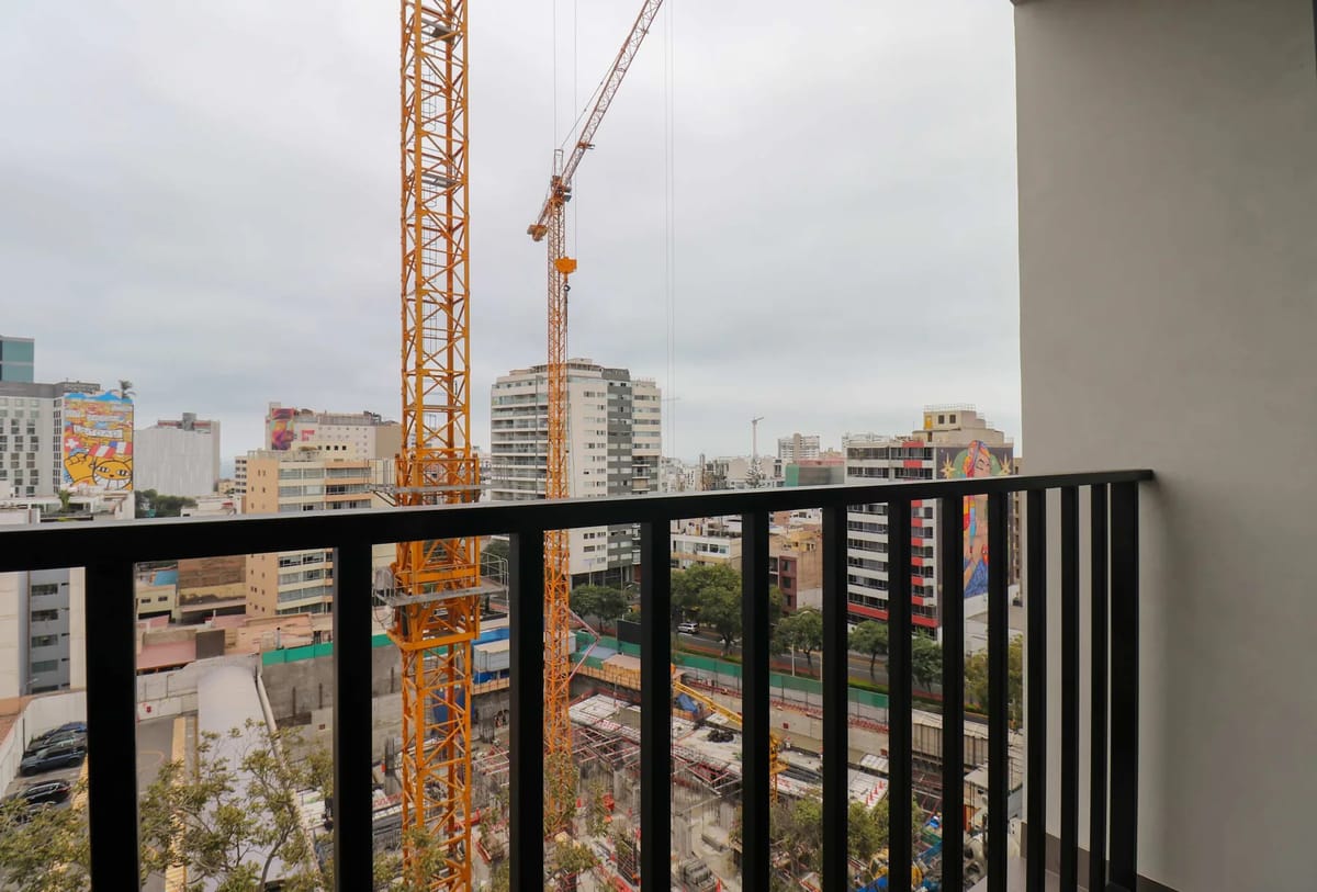 Luxury 3BR w/ Balcony in Upscale Miraflores