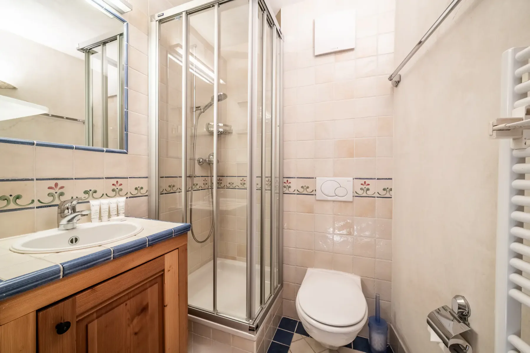 ensuite bedroom Capel Verbier