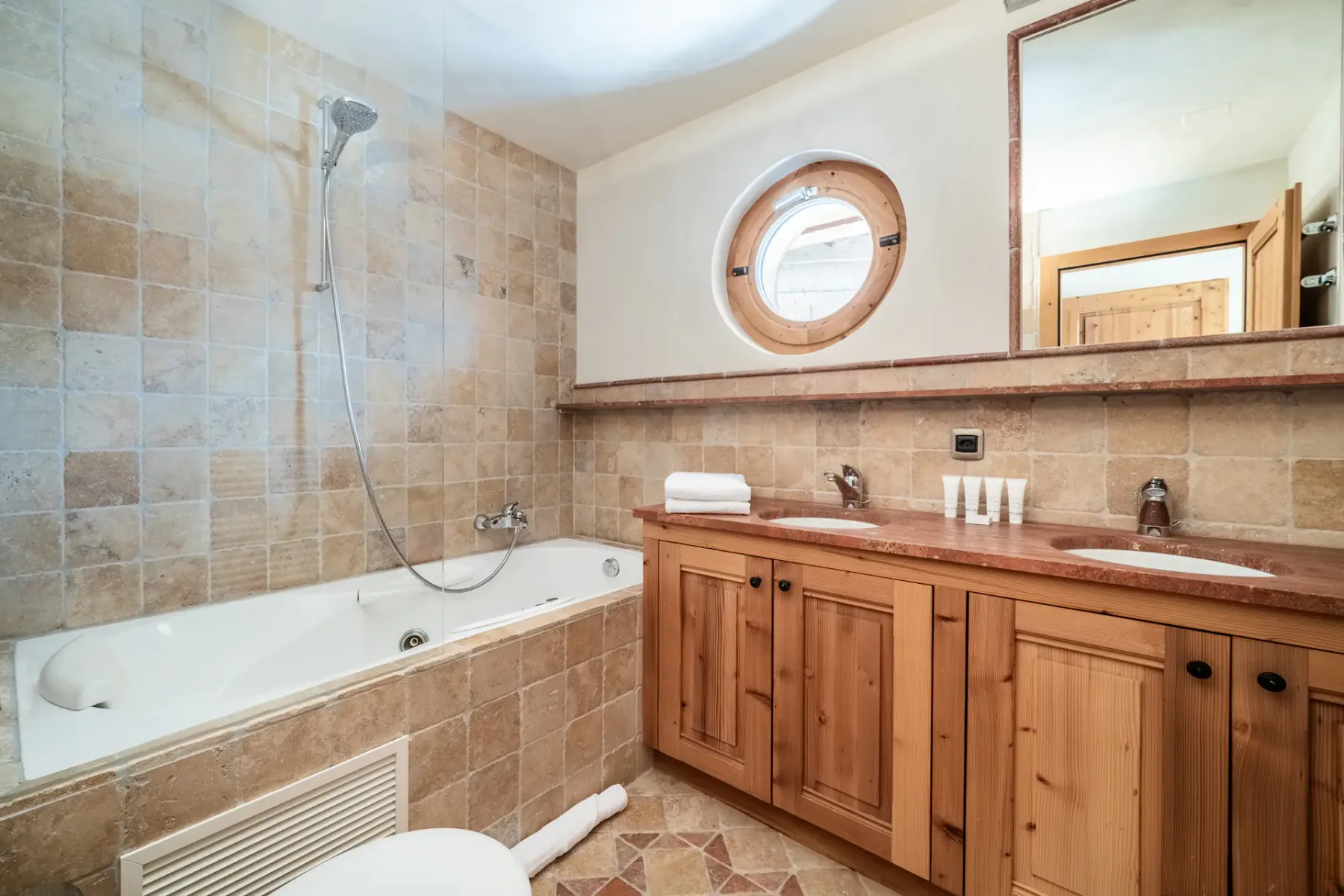ensuite bedroom Capel Verbier