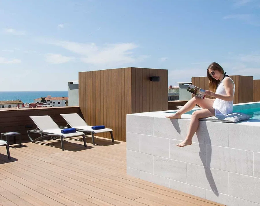 Hotel pool