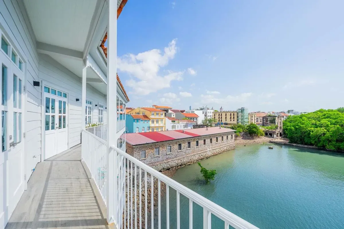 Premium 2BR in Casco Antiguo w/ Balcony