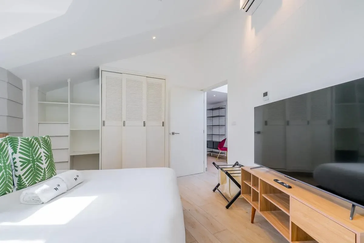 Premium 2BR in Casco Antiguo w/ Balcony