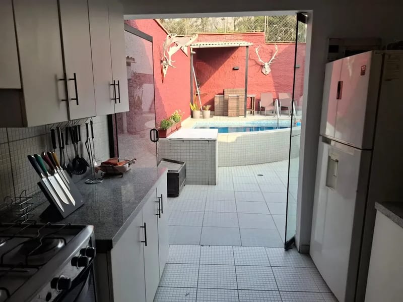 Dazzling 3BR with Private Pool & BBQ in La Cantuta